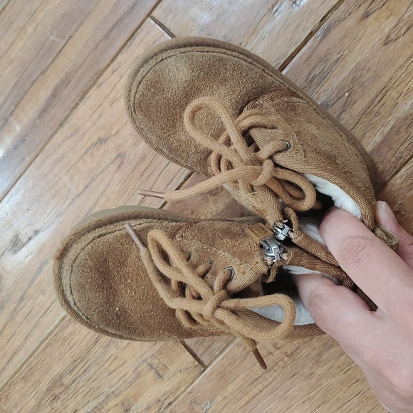 UGG Neumel Tan Zip Booties - Picture 6 of 10